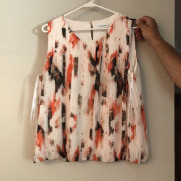 Blousy Calvin Klein top with pleats in front. - Picture 3 of 4